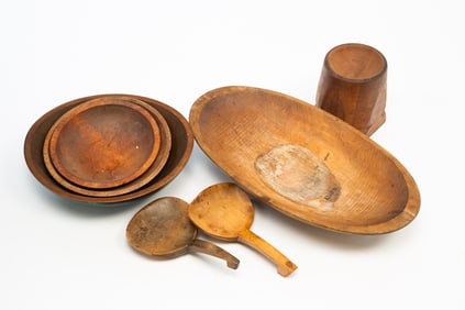 GROUP OF AMERICAN WOODEN KITCHEN ITEMS.