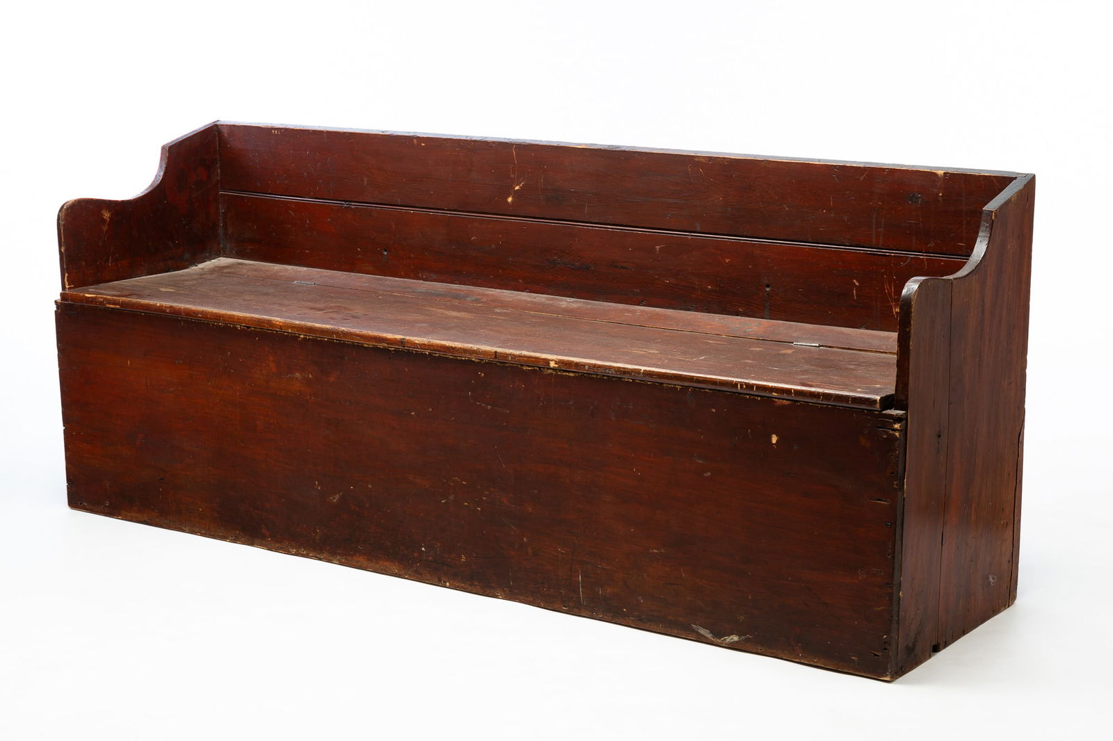 AMERICAN RED-WASHED PINE BENCH WITH LIFT-UP SEAT. (1 of 5)