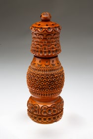 AMERICAN CARVED NUT SHAKER.