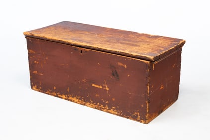 NEW ENGLAND SIX-BOARD PAINTED BLANKET BOX.
