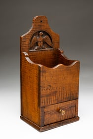 AMERICAN TIGER MAPLE PIPE BOX WITH EAGLE CARVING.