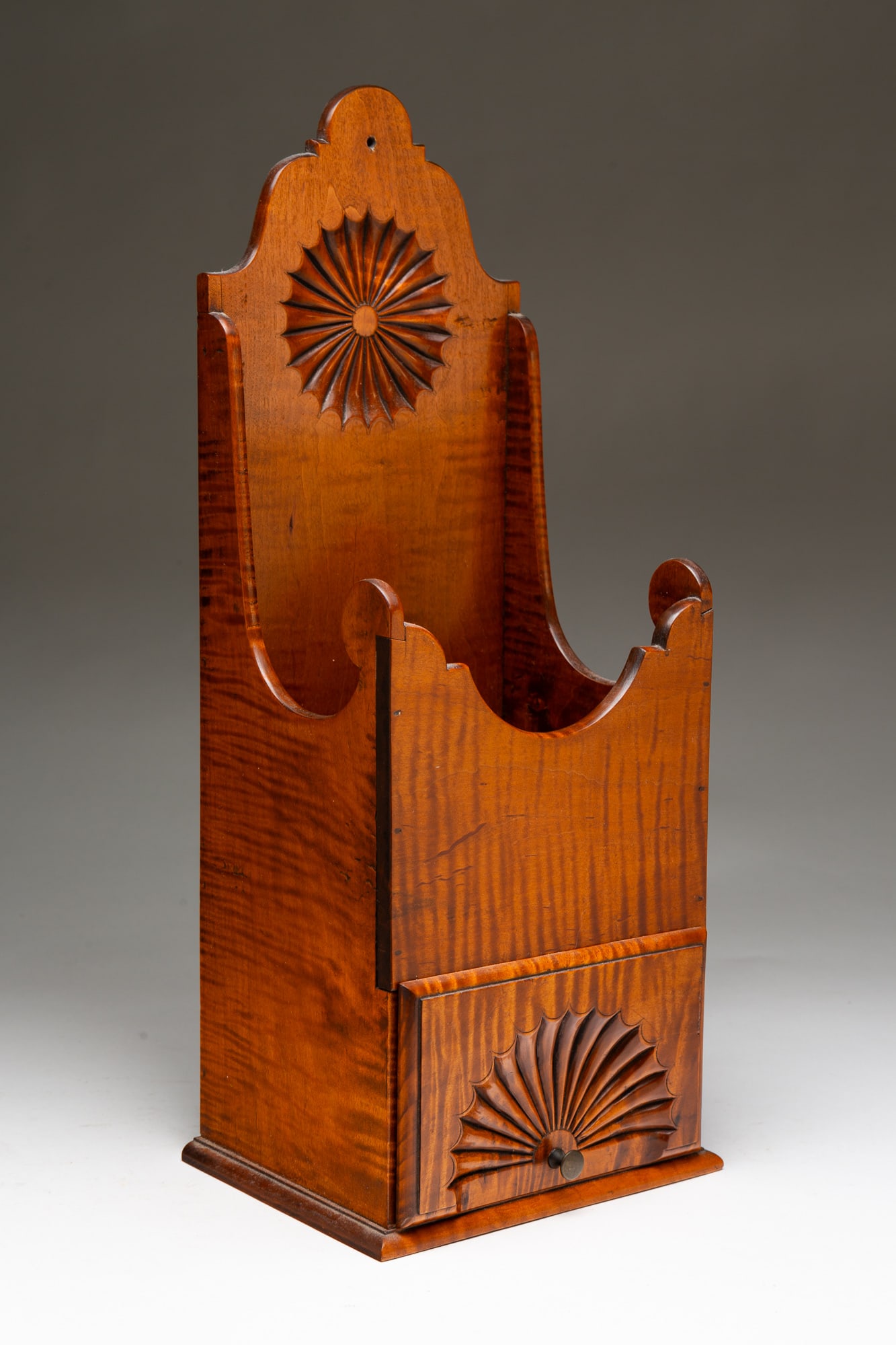 AMERICAN COLONIAL STYLE TIGER MAPLE PIPE BOX. (1 of 6)