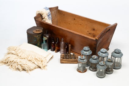 ECLECTIC GROUPING OF HOUSEHOLD ITEMS.