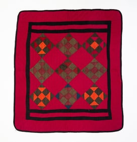 AMISH (MT. HOPE, HOLMES COUNTY, OHIO) COTTON AND WOOL "FENCE ROW" CRIB QUILT.