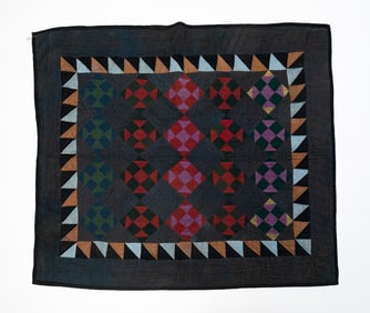 AMISH (HOLMES COUNTY, OHIO) COTTON AND WOOL "FENCE ROW" CRIB QUILT.