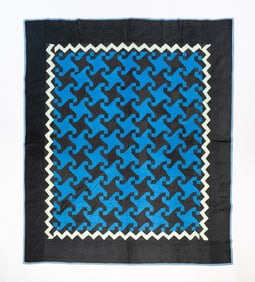 AMISH (MADISON COUNTY, OHIO) COTTON "BACHELOR'S PUZZLE WITH ZIGZAG BORDER" QUILT.
