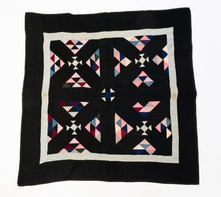 AMISH (GEAUGA COUNTY, OHIO) COTTON "RAILROAD CROSSING" CRIB QUILT.