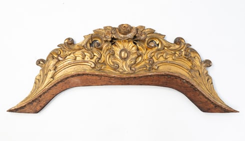 AMERICAN VICTORIAN CARVED AND GILDED SOFA BACK.