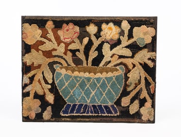 AMERICAN FOLKSY HOOKED RUG OF A FLORAL URN.