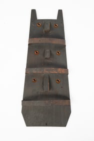 LENNY KISLIN (AMERICAN B. 1946) FOLK ART CAT HEAD WALL RACK.