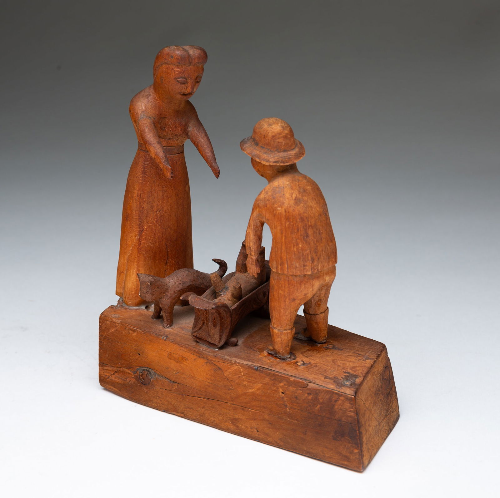 AMERICAN FOLK ART WHIMSICAL CARVING OF A FAMILY. (1 of 3)