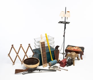 ECLECTIC ASSORTMENT OF FIFTEEN HOUSEHOLD ITEMS.
