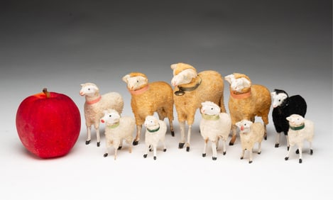 GROUP OF MINIATURE SHEEP FIGURINES.