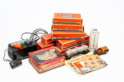 GROUP OF LIONEL TRAINS AND ACCESSORIES IN ORIGINAL BOXES.