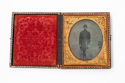 AMERICAN CASED SIXTH-PLATE AMBROTYPE OF CIVIL WAR SOLDIER.