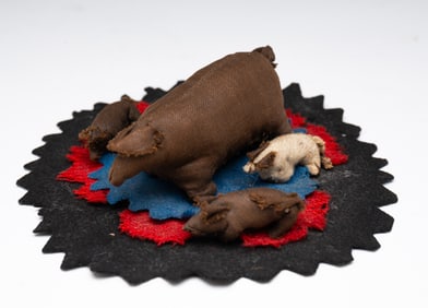 AMERICAN FELT PEN WIPE WITH PIG FAMILY.