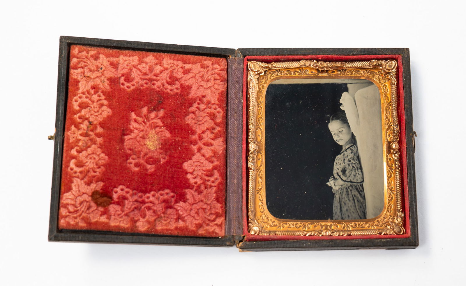 AMERICAN CASED SIXTH-PLATE TINTYPE OF POST-MORTEM IMAGE. (1 of 4)
