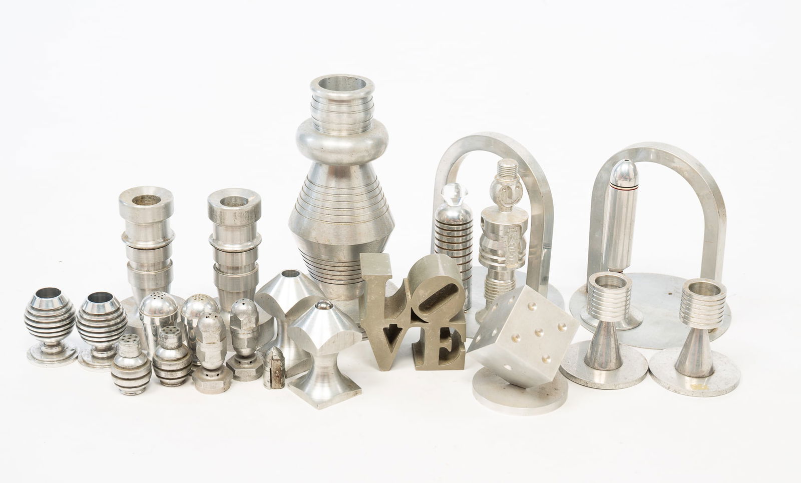 GROUP OF TWENTY-TWO ALUMINUM TABLE ITEMS. (1 of 4)