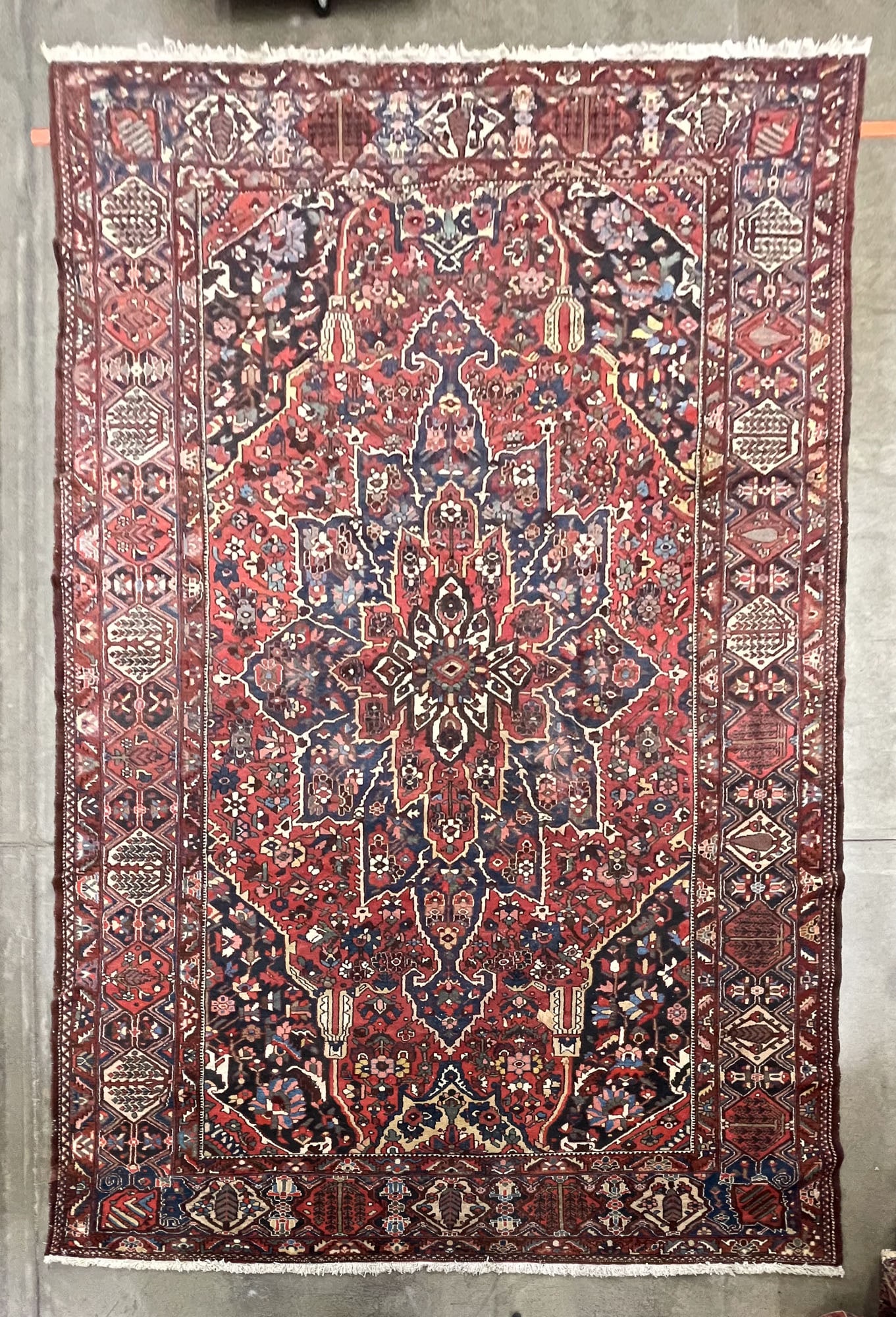 PERSIAN HERIZ HAND-KNOTTED WOOL PALACE SIZE RUG. (1 of 7)
