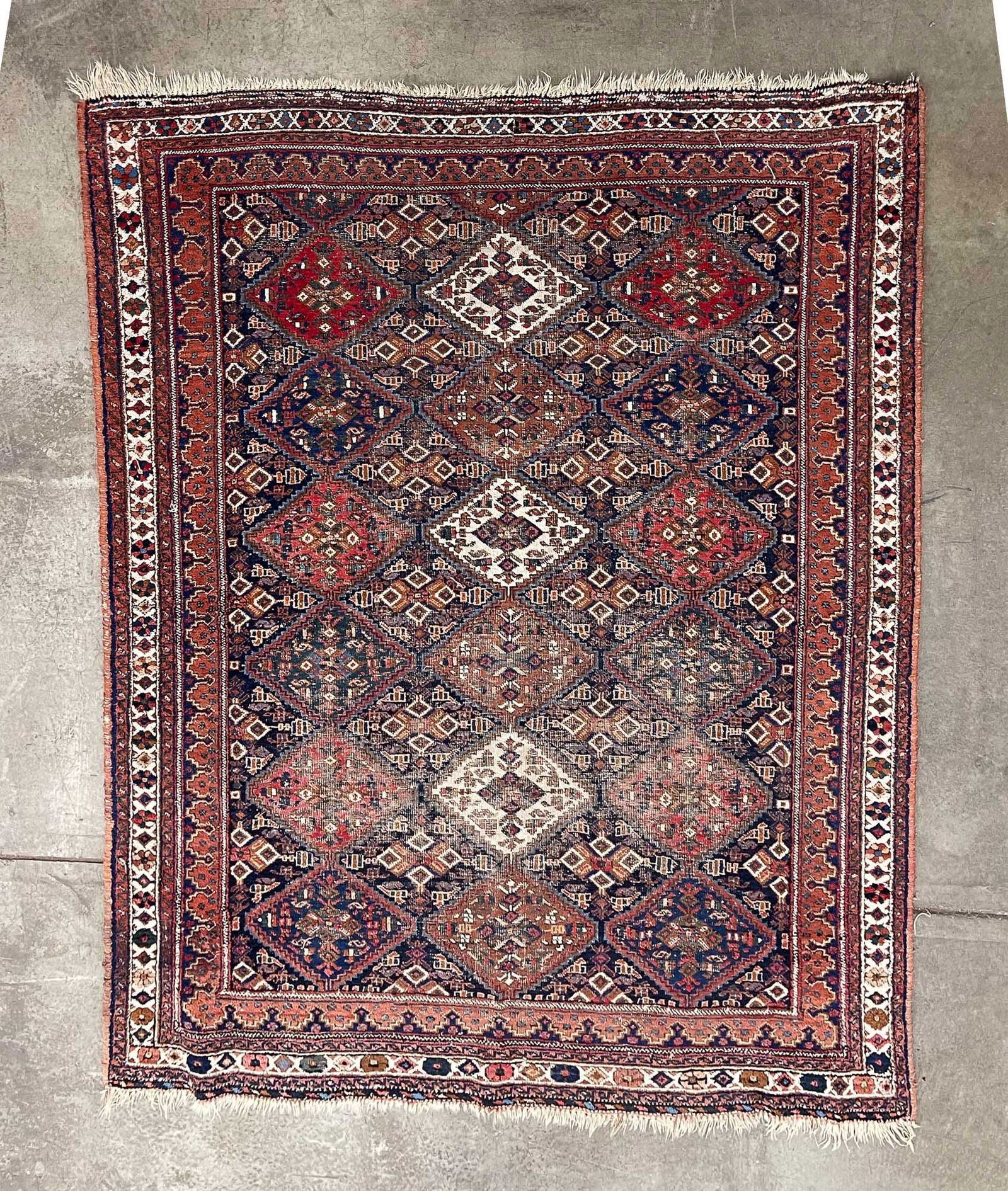 SHIRAZ AREA RUG. (1 of 4)