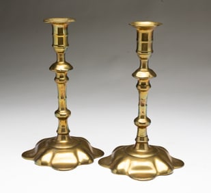 UNUSUAL PAIR OF ENGLISH QUEEN ANNE BRASS CANDLESTICKS WITH THREADED PUSHUPS.