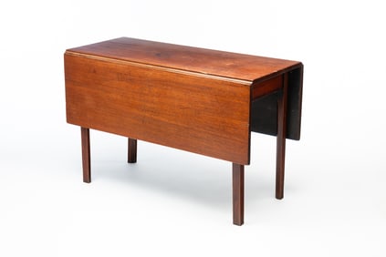 AMERICAN CHIPPENDALE MAHOGANY DROP-LEAF TABLE.