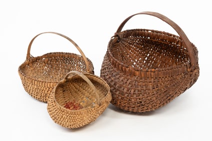 THREE AMERICAN WOVEN SPLINT BUTTOCKS BASKETS.