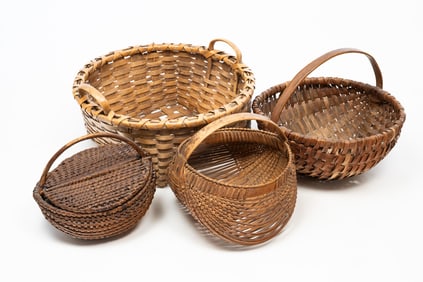 FOUR WOVEN SPLINT BASKETS WITH BENTWOOD HANDLES.