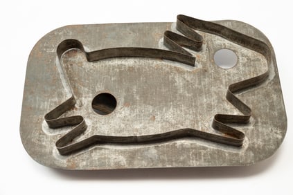 LARGE TIN RABBIT-FORM COOKIE CUTTER.