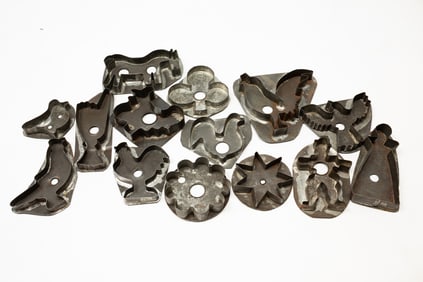 GROUP OF AMERICAN TIN FIGURAL COOKIE CUTTERS.
