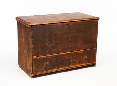AMERICAN PINE SINGLE-DRAWER BLANKET CHEST.