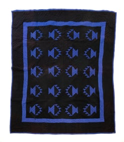 AMISH PIECED QUILT.