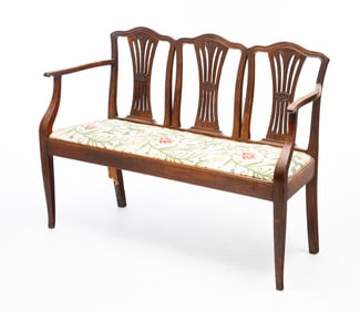 AMERICAN HEPPLEWHITE STYLE MAHOGANY TRIPLE-CHAIRBACK SETTEE.