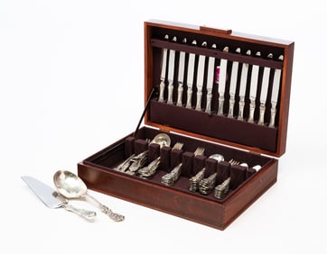 SET OF REED AND BARTON "FRANCIS I" STERLING SILVER FLATWARE.