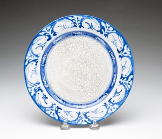 DEDHAM POTTERY (DEDHAM, MASSACHUSETTS) RABBIT PATTERN PLATE.