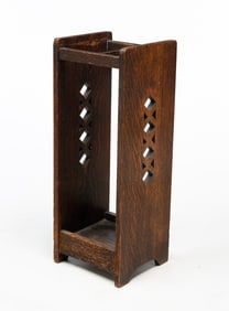 MICHIGAN CHAIR CO. (GRAND RAPIDS, MICHIGAN) ARTS AND CRAFTS QUARTERSAWN OAK UMBRELLA STAND.