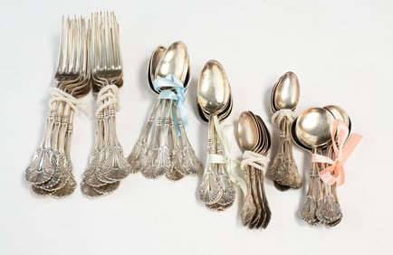 GROUP OF SHIEBLER "CORINTHIAN" PATTERN STERLING FLATWARE.