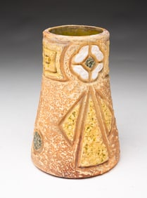 ROSEVILLE POTTERY CO. (ROSEVILLE, OHIO) "MOSTIQUE" CYLINDRICAL VASE.
