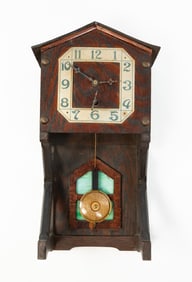 THE OSCAR ONKEN CO. (CINCINNATI, OHIO) ARTS AND CRAFTS OAK AND SLAG GLASS MANTEL CLOCK.