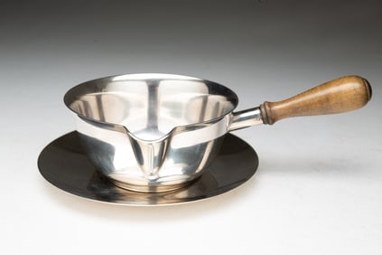 TIFFANY AND CO. STERLING SILVER SAUCE BOAT AND UNDERPLATE.