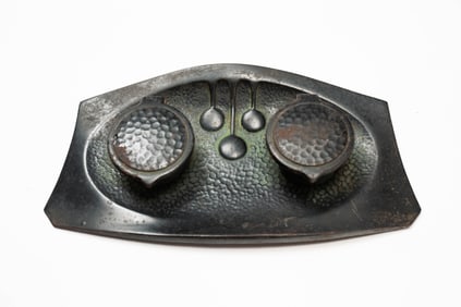 GESCHUTZT (VIENNA, AUSTRIA) ART NOUVEAU HAMMERED BRONZE DOUBLE INKWELL.