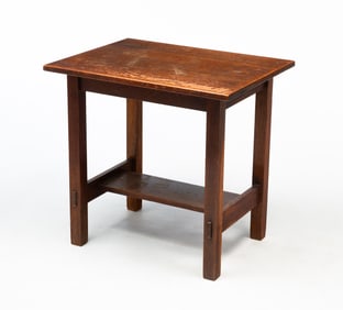 STICKLEY BROTHERS (GRAND RAPIDS, MICHIGAN) ARTS AND CRAFTS "NO. 2894" QUARTERSAWN OAK SIDE TABLE.