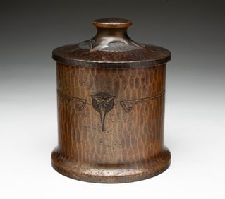 ROYCROFT (EAST AURORA, NEW YORK) ARTS AND CRAFTS HAMMERED COPPER HUMIDOR.