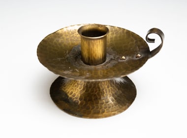 ROYCROFT (EAST AURORA, NEW YORK) ARTS AND CRAFTS HAMMERED COPPER CANDLESTICK.