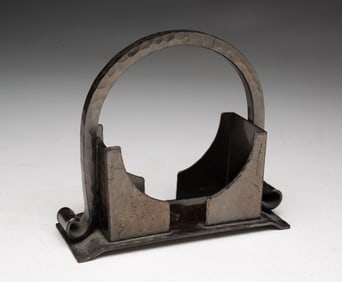 ROYCROFT (EAST AURORA, NEW YORK) ARTS AND CRAFTS HAMMERED COPPER BUSINESS CARD HOLDER.