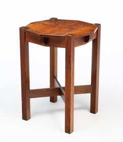 STICKLEY BROTHERS (GRAND RAPIDS, MICHIGAN) ARTS AND CRAFTS "NO. 2832" QUARTERSAWN OAK SIDE TABLE.