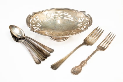 SMALL GROUPING OF AMERICAN STERLING SILVER
