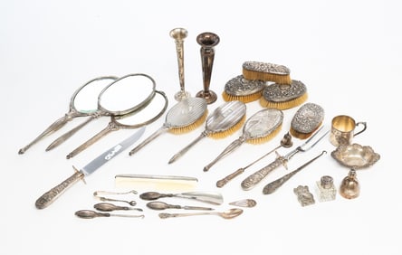 COLLECTION OF VARIOUS STERLING AND WEIGHTED STERLING ITEMS.