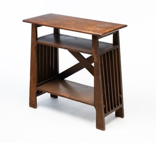 WANAMAKER FURNITURE CO. ARTS AND CRAFTS OAK BOOKSHELF.