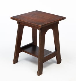 STICKLEY BROTHERS (GRAND RAPIDS, MICHIGAN) ARTS AND CRAFTS QUARTERSAWN OAK TABOURET.